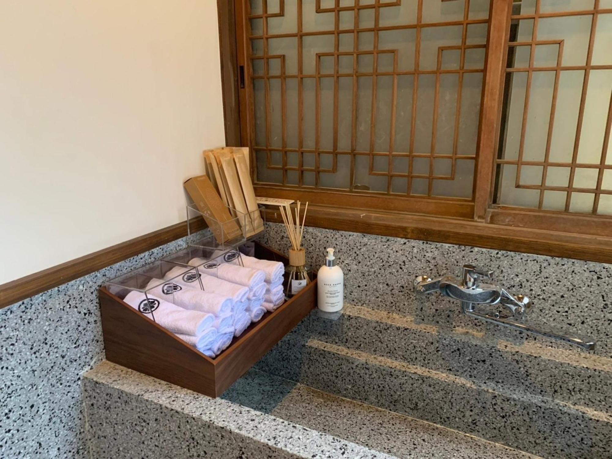 Shiseki Ryokan Kagetsu Taishoukan - Vacation Stay 48535V Такео Екстериор снимка